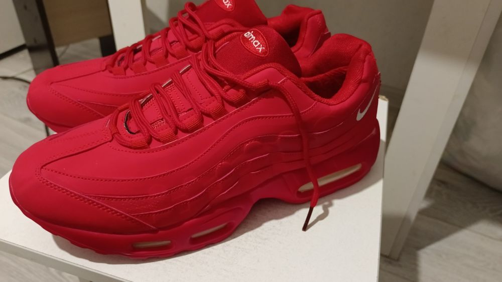 Продам зимние кроссовки