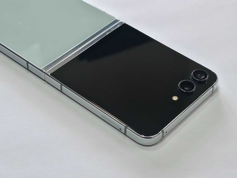Samsung Galaxy Z Flip5 5G 256GB 8GB RAM Dual
