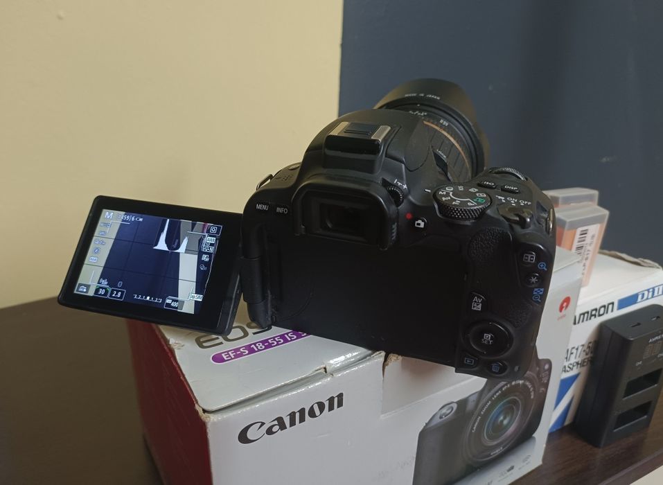 Canon 200d tamron 18-50 f2.8