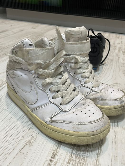 Nike бели обувки