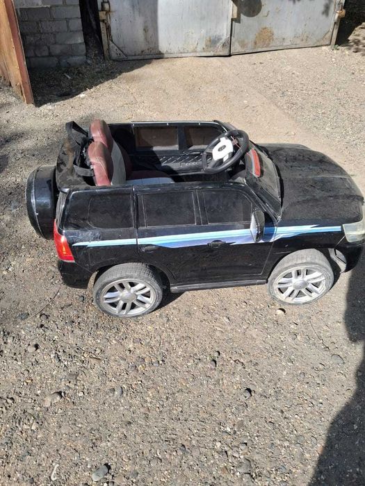 Машинка на пульте управление