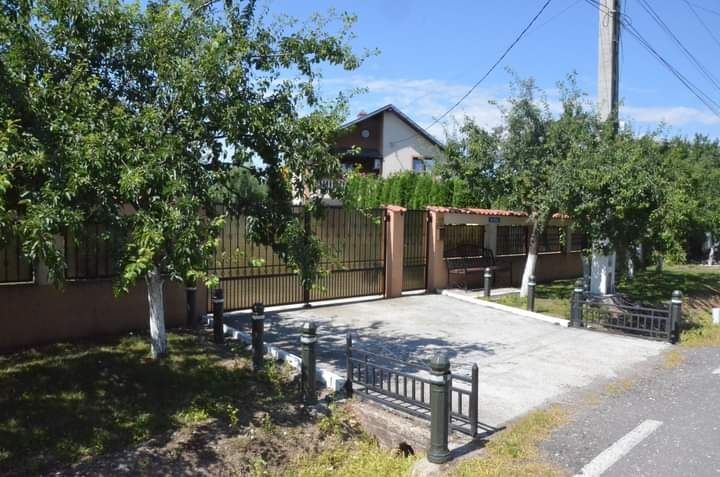 Proprietar vand casa + teren generos in Sabiesti (Racari, Dambovita)