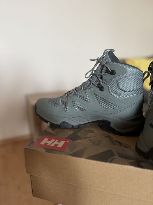 Дамски планински обувки