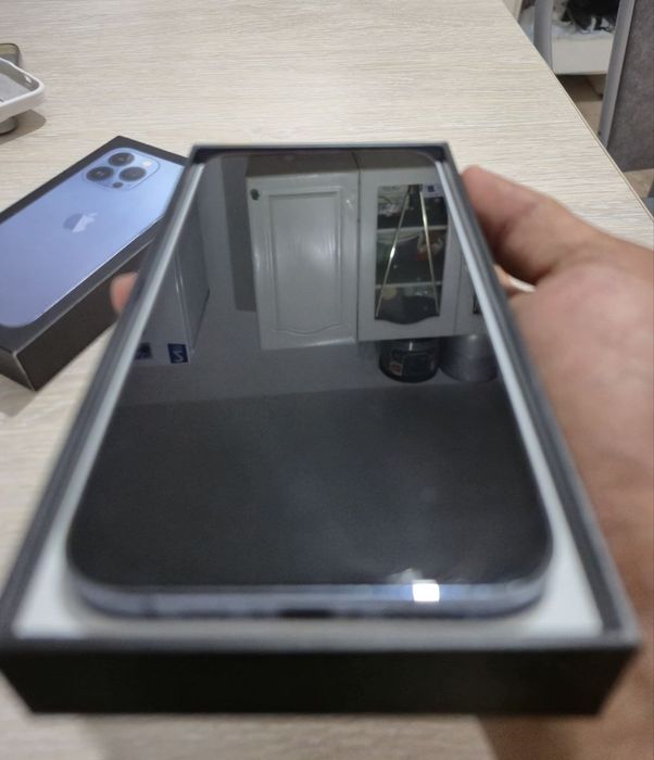 В продаже iPhone 13 pro синий графит