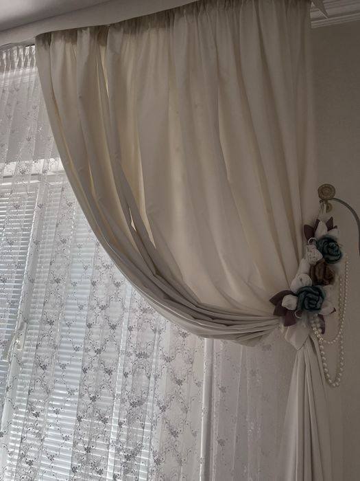 Продаются шторы на 2 окна