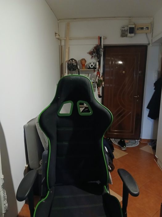 Vând scaun de gaming