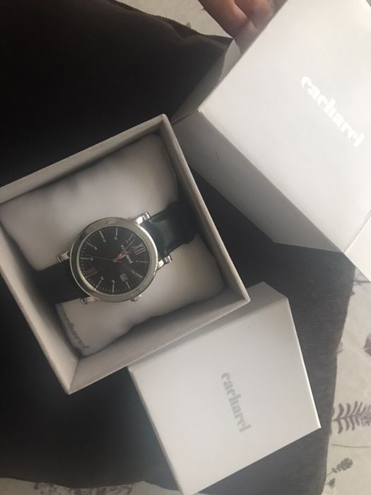 Часовник чисто нов в оригинална кутия