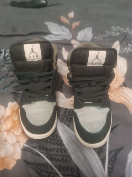 Air Jordan 1 Mid SE Off Noir Medium Olive - Mărimea 40