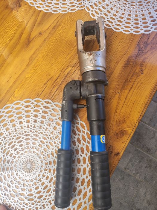 Presă hidraulică Cembre