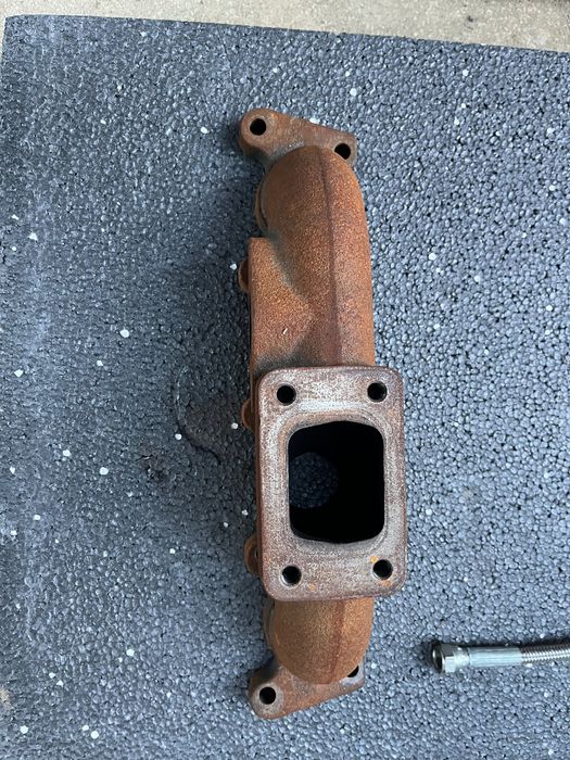 Турбо T3T4 , изпускател Т25 и двете маслени магистрали.