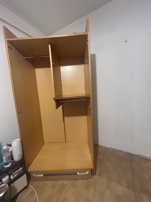 Двукрилен гардероб