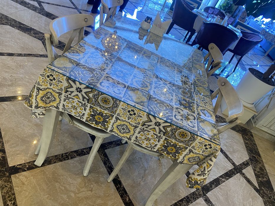 Срочно продается стол стулья