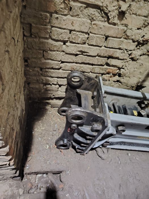 Продам гидромолот Pb180h