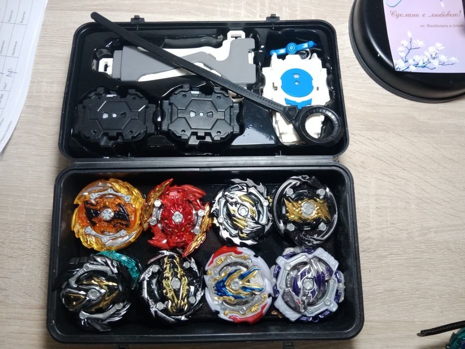 Кейс Beyblade Волчков. 8 бейблейдов