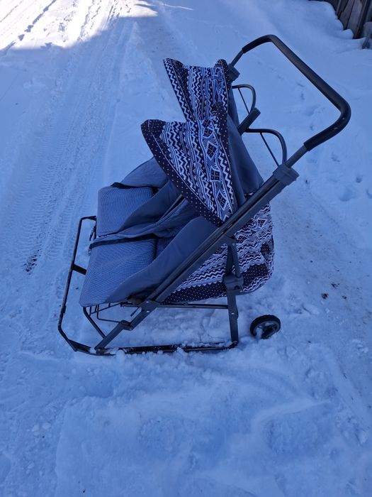 Продам санки для двойни