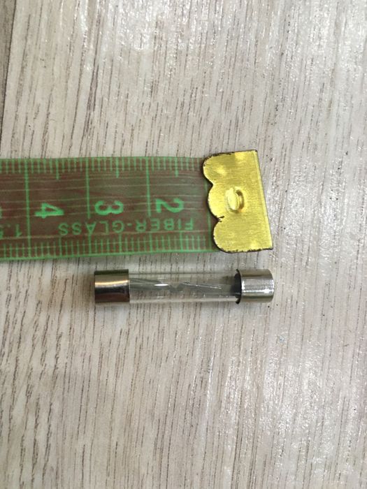 Стеклянный предохранитель