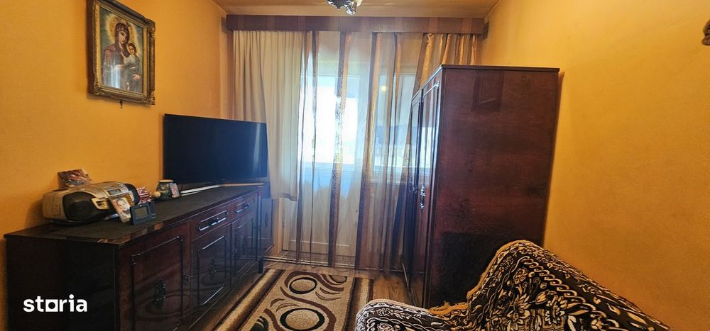 Vandapartament de 3 camere,decomandate ,confort 1 situat pe str.Uzinei