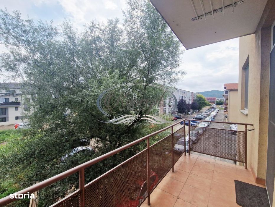 Locuinta moderna, renovata, cu balcon si parcare, strada Tineretului