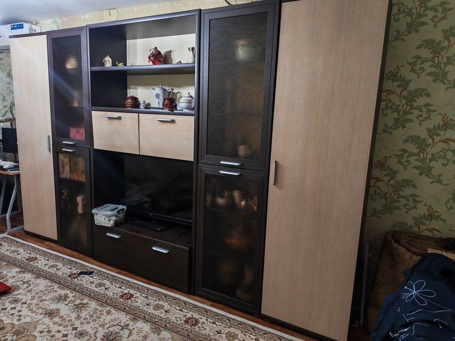 Сервант коричнвы