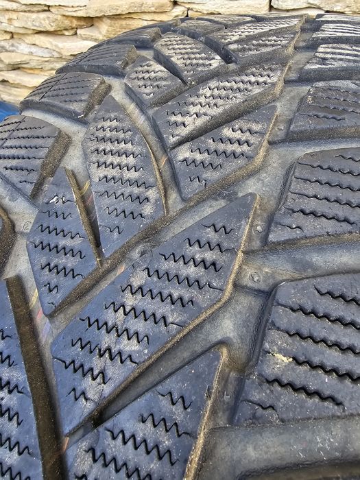 Комплект 4 броя зимни гуми Dunlop 265/60/18