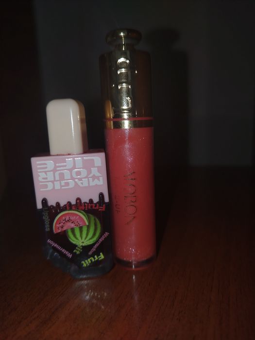 Косметика помада, блеск, хайлайтер