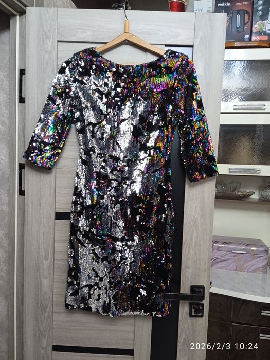 Продается вечернее платье в отличном состоянии одевала всего два раза