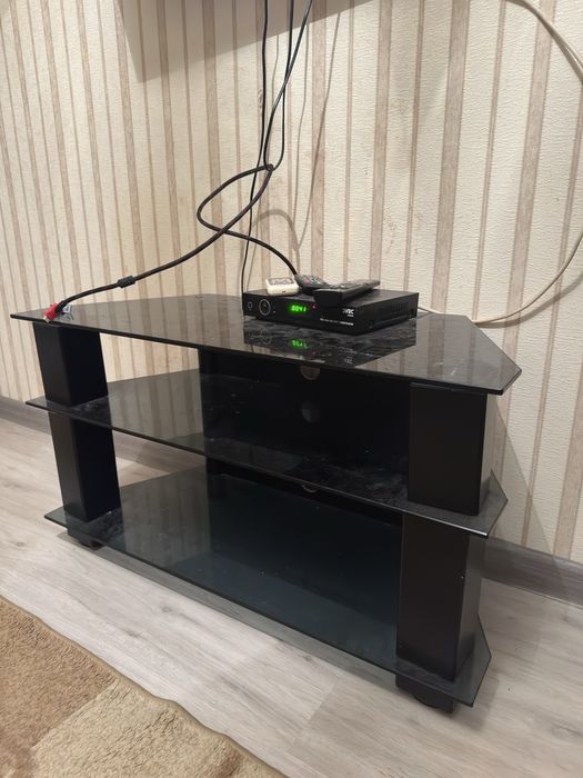 Стеклянный столик