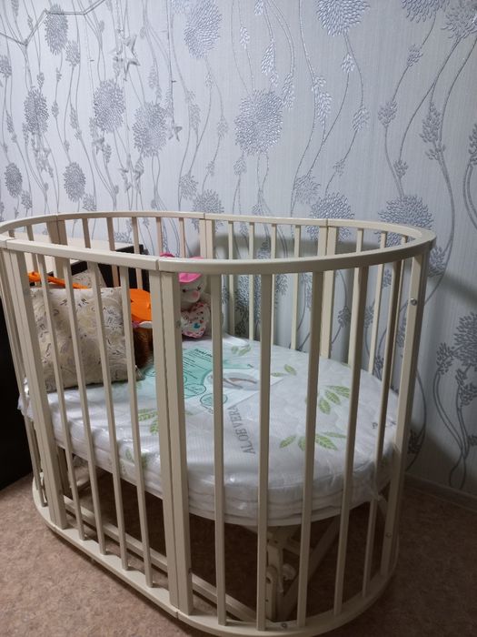 Детская кроватка .