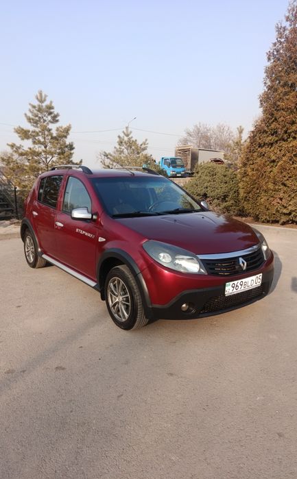 Продам RENAULT SANDERO Stepway 2014г