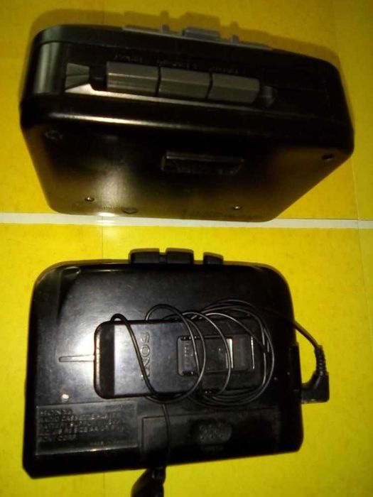 mini casetofon portabil foarte vechi