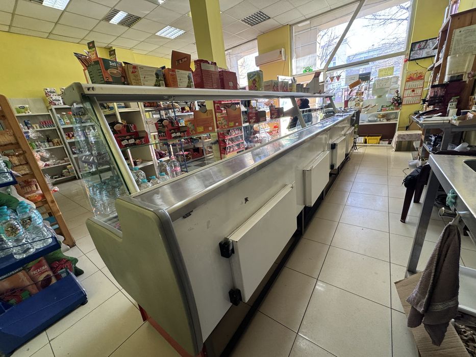 Хладилна витрина "Наги" + Каса