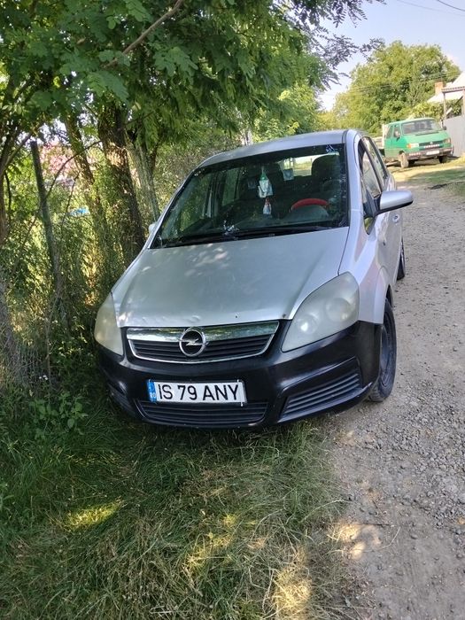 Vând Opel Zafira