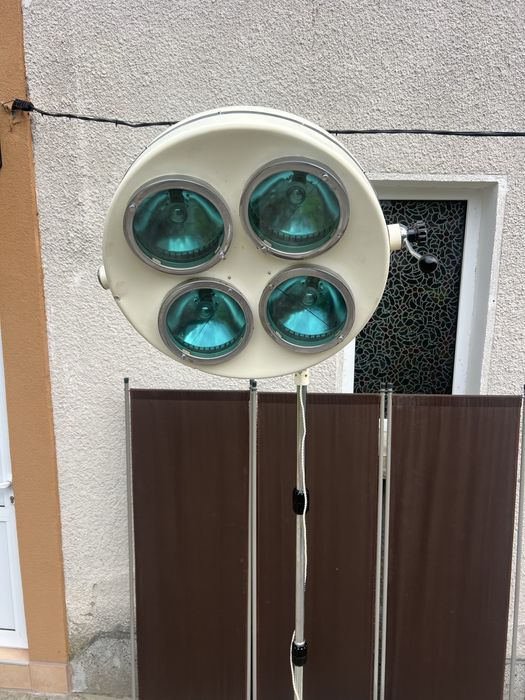 Продавам лампа операционна