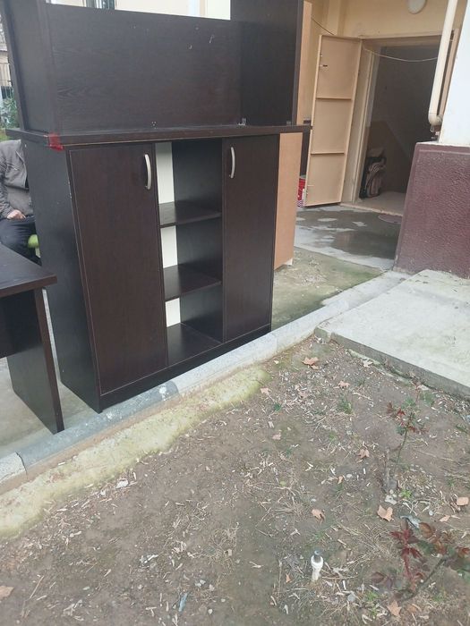 Шкаф ва 2 та офисни стол сотилади холати яхши айби йук