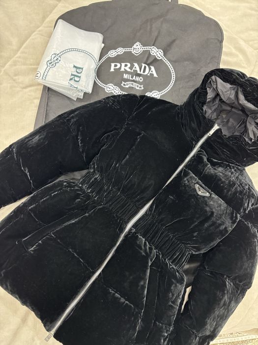 Продам куртку для девочек