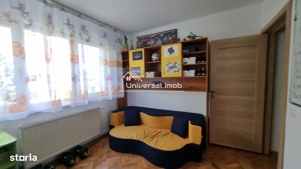 Apartament cu 4 camere si parcare cu C.F.