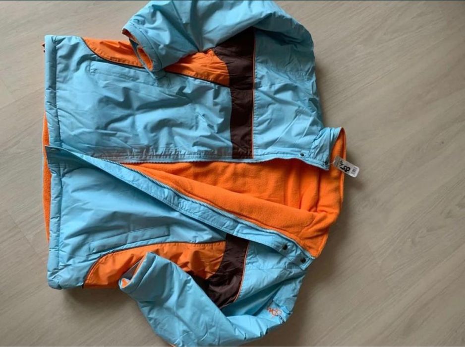 Vand geaca călduroasă cu doua fete L/XL