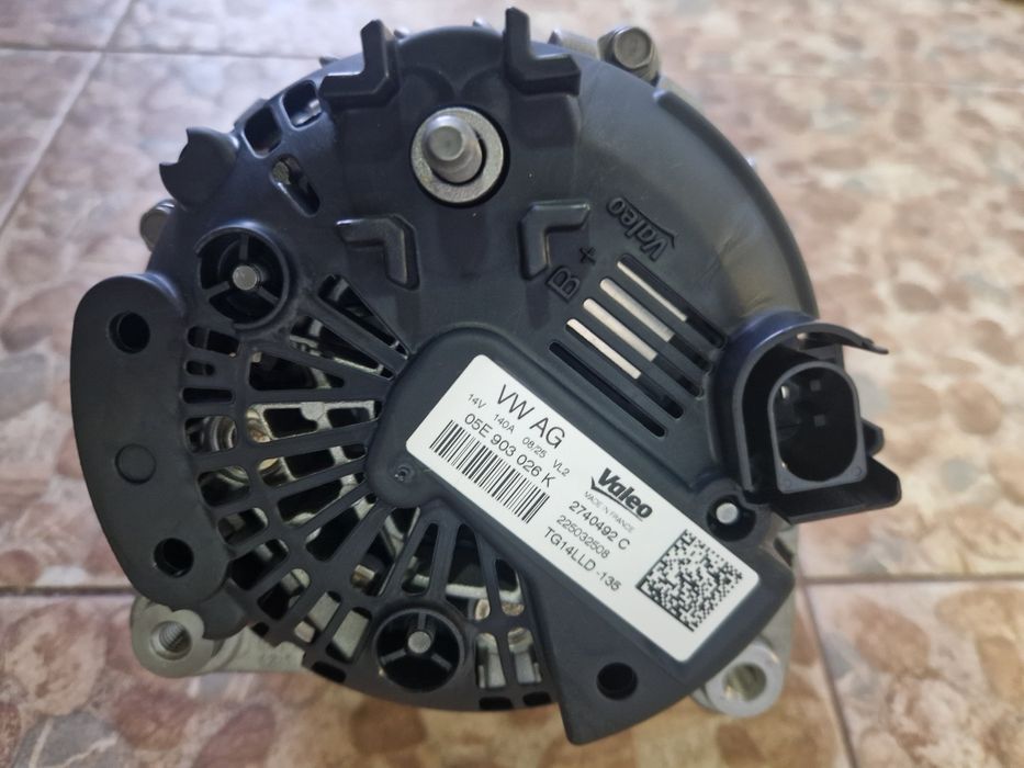Alternator nou original Valeo 05E903026k