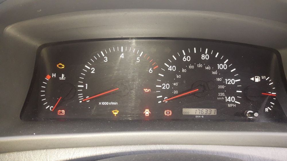 тойота корола версо .Toyota Corolla verso D4D diesel .само на части