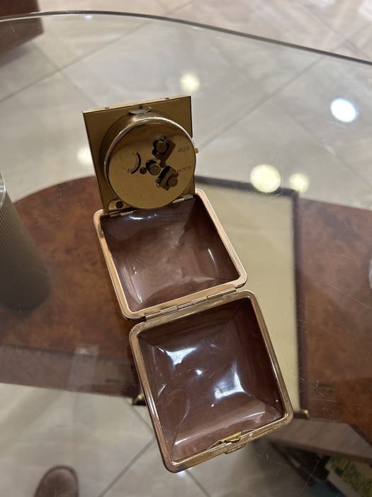 Часовник с аларма Junghans.