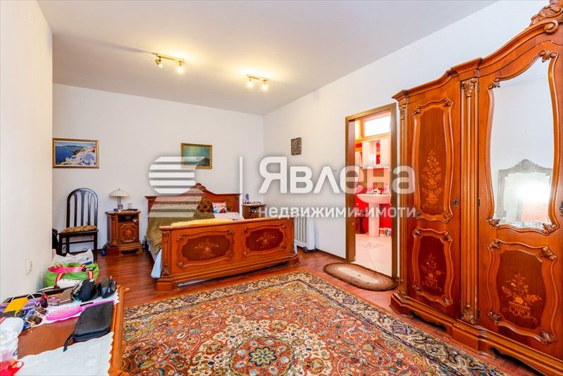Продава се Къща в Банкя - 700 кв.м за 850 €/кв.м - Снимка #10