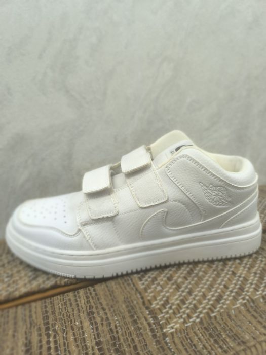 Продам кроссовки новые