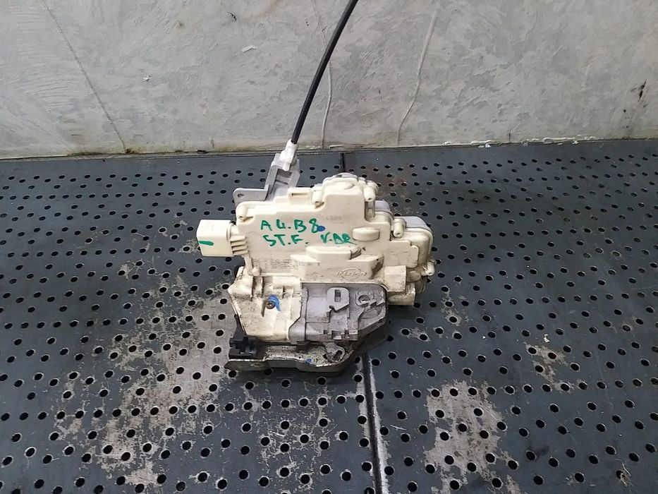 Broasca usa stanga fata audi a4 b8 8k 8j2837015a