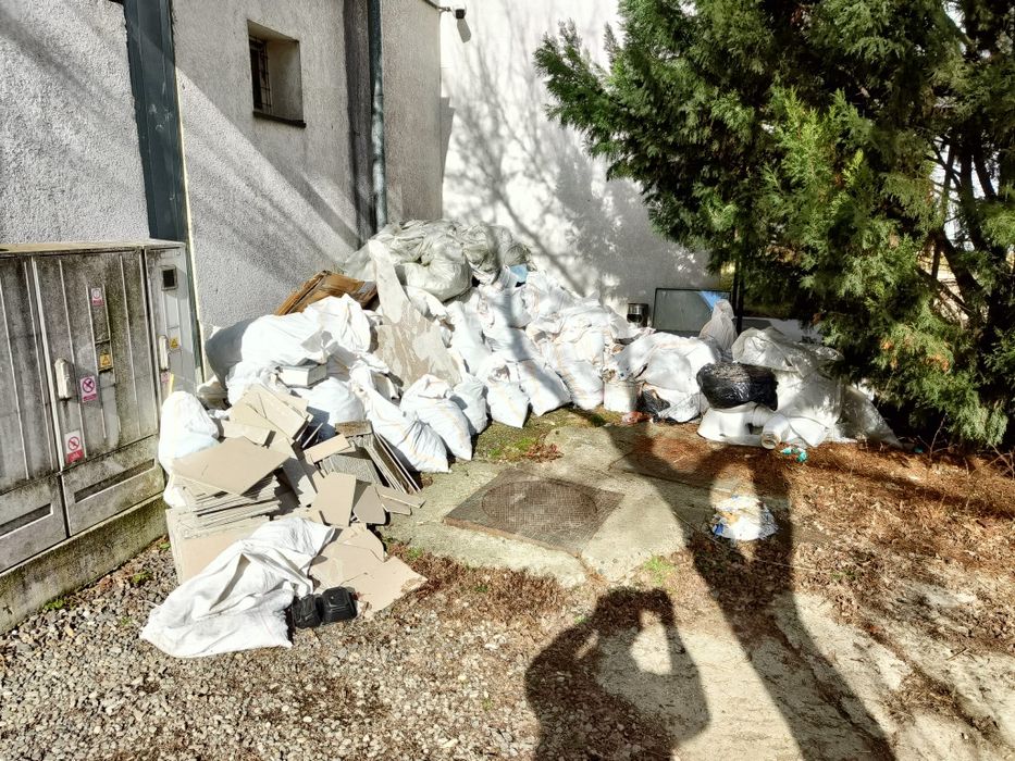 Transport moloz Debarasări demolări Evacuări deseu