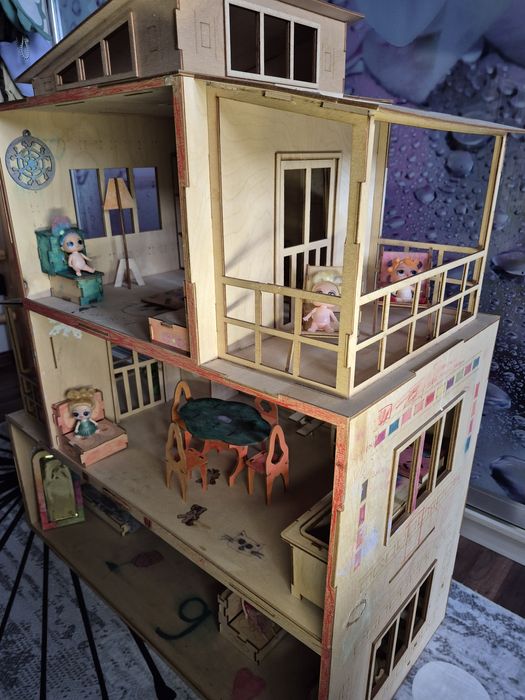 Кукольный домик.Трех этажный