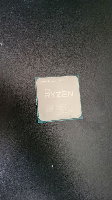 AMD RYZEN 5 3600