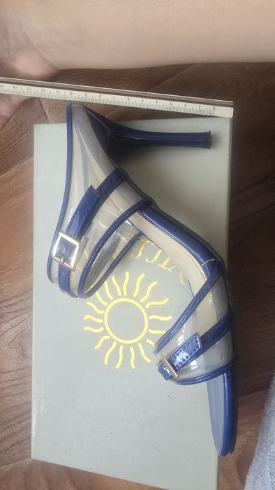 Продам синие туфли