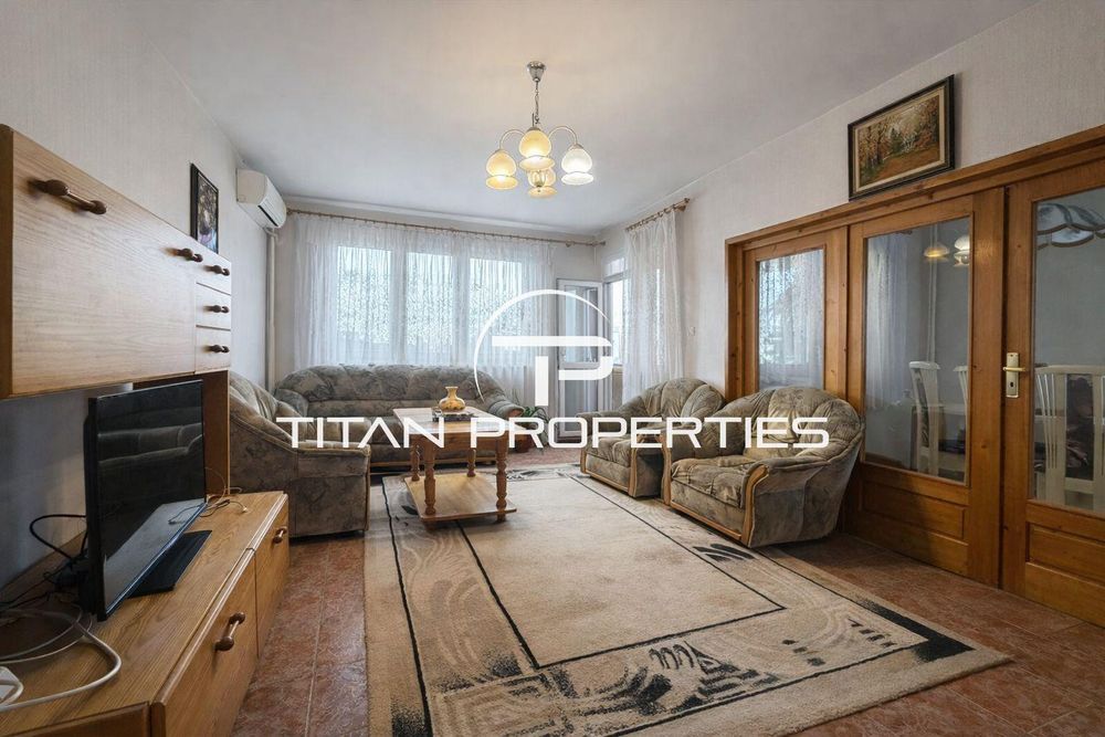 Продава се Тристаен апартамент в Пловдив, Христо Смирненски - 107 кв.м за 2141 €/кв.м - Снимка #1