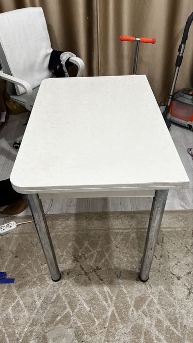 Продам кухонный стол