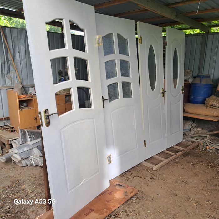 Ағаш есіктер сатылады.